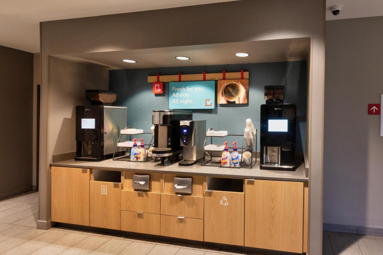 Avid Hotels - Denver Airport Area By Ihg Экстерьер фото